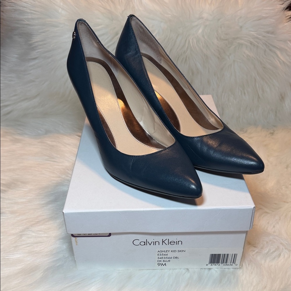 Calvin Klein Navy blue Heels size 9